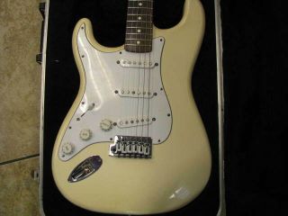 FENDER MIM Mexican Standard Stratocaster Guitar Vintage White w/case left handed 2