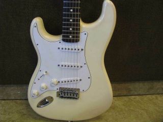 FENDER MIM Mexican Standard Stratocaster Guitar Vintage White w/case left handed 8