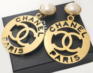 Chanel Pearl Huge Cc Logos Dangle Earrings Gold Tone Clips Vintage Rare Nn