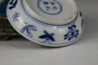 18/19th century,  A rare‘blue and white’chinese porcelain seal paste box and cove 11