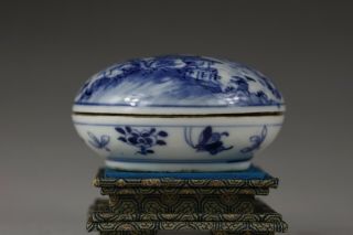 18/19th century,  A rare‘blue and white’chinese porcelain seal paste box and cove 12