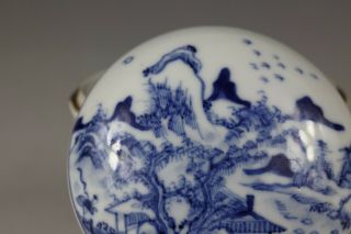 18/19th century,  A rare‘blue and white’chinese porcelain seal paste box and cove 4