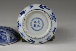 18/19th century,  A rare‘blue and white’chinese porcelain seal paste box and cove 7