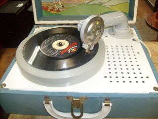 Vintage Walt Disney ' s Sleeping Beauty Record Player - 226 Spear Products Conn. 2