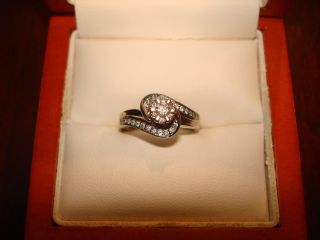 Stunning Vintage SOLID WHITE GOLD & NATURAL - DIAMONDS Ring.  10K Sz - 5.  75 6