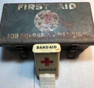 Vintage Ww2 Empty U.  S.  Army Medical Department First Aid Kit - Includes Band Aids