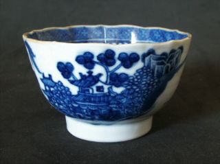 Perfect Chinese 18th C Qianlong Blue And White Pagoda Boat Tea Bowl Cup Vase 2