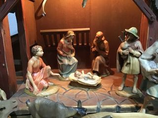 Vintage Large 60 ' s Kuolt ANRI Italy Carved Wood NATIVITY Stable w /19 Figurines 2