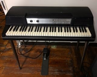 Vintage Wurlitzer Electric Piano 200a - Circa 1960s - 1970s