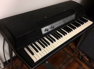 Vintage Wurlitzer Electric Piano 200A - circa 1960s - 1970s 3