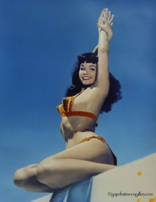 Bunny Yeager 1950s Color Camera Transparency Bettie Page On Roof In Bikini Rare 2