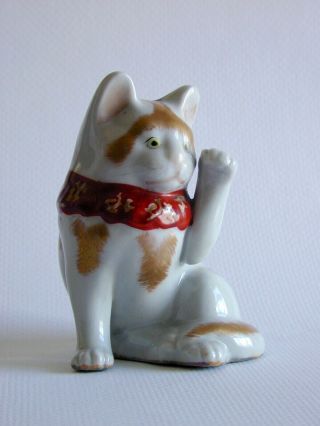 A Good Japanese Meiji Period 19th - 20th Century Kutani Porcelain Standing Cat