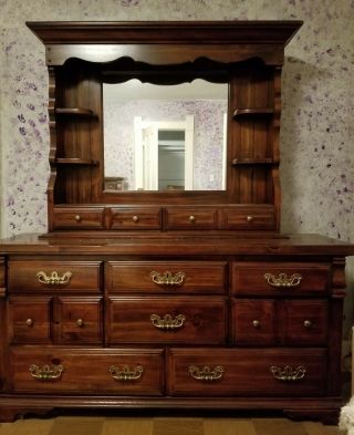 Heavy Hardwood Antique Walnut Stained Queen Bedroom 5pc Set Bureau Mirror Bed
