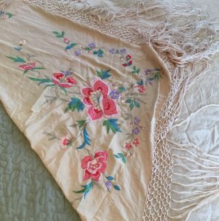 Vintage Chinese Cantonese Macrame Edge Silk Floral Embroidered Piano Shawl 3 7