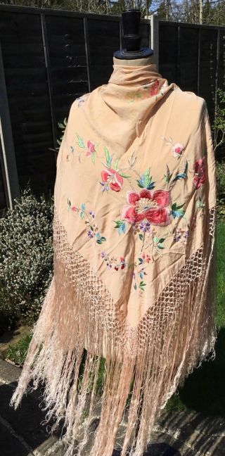 Vintage Chinese Cantonese Macrame Edge Silk Floral Embroidered Piano Shawl 3 8