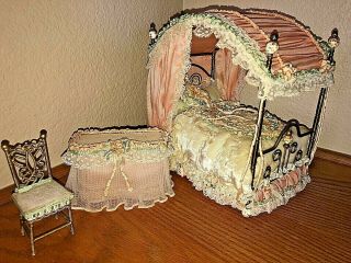 Vintage Miniature Doll Dollhouse Brass Canopy Bed & Bedding W/ Matching Vanity