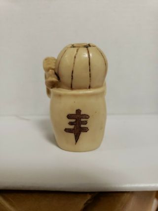 Netsuke Figurine - Old man with vase and bell 2