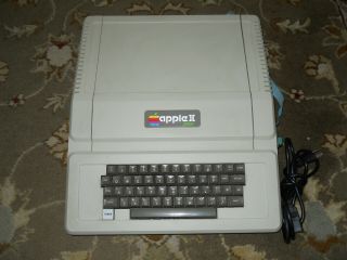 Vintage Apple II Plus Computer Serial No.  A2S2 - 0086 powers on 3