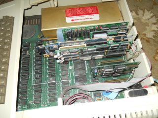 Vintage Apple II Plus Computer Serial No.  A2S2 - 0086 powers on 5