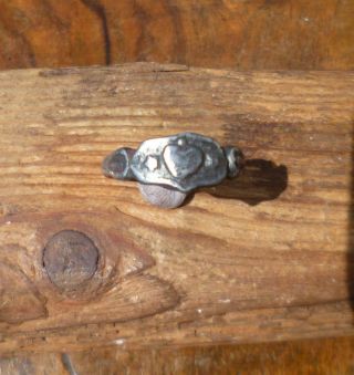 Post Medieval Pewter Ring With Heart Decoration - Tudor/stuart - British Detecting F