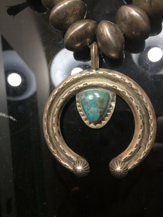 VINTAGE NAVAJO STERLING SILVER SQAUSH BLOSSOM WITH HORSE SHOE MEDALLION 4