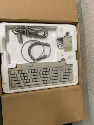 Vintage Apple Macintosh Mac Classic II Computer - Museum Quality,  Box 7