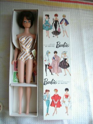 Vintage Barbie Doll Brunette Bubble Cut Pedestal Box 1962 850