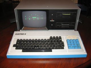 Vintage Kaypro 2 " Portable " Luggage Computer & Keyboard Powers On