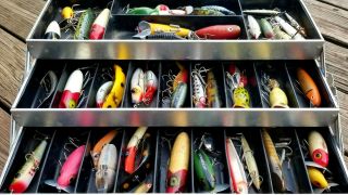 Vintage Huge UMCO 1000 - S Tackle Box,  Over 125 Old Fishing Lures. 7