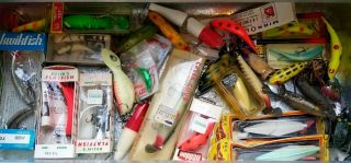 Vintage Huge UMCO 1000 - S Tackle Box,  Over 125 Old Fishing Lures. 8