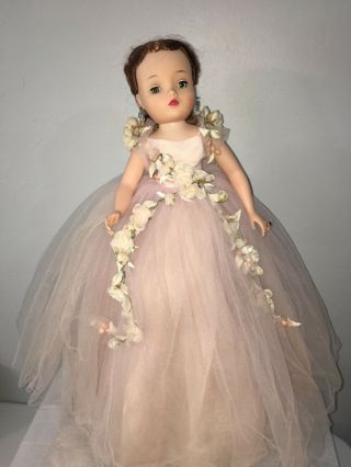 Gorgeous Vintage Madame Alexander Lilac Cissy from 1960 - Belle of the Ball 3