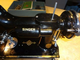 ANTIQUE SINGER FEATHERWEIGHT 221 - 1 PORTABLE SEWING MACHINE Serial AD546289 5