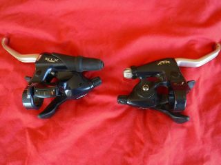 Vintage Shimano Xtr St - M900 Shifters/brakes 3 X 8 Spd,  22.  2mm Missing One Hood.