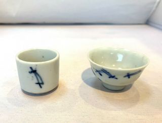 Vintage Japanese 2 Porcelain Sake Cups With Blue And White (e22)