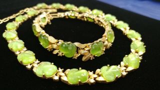 VINTAGE CROWN TRIFARI SIGNED Green Glass Pear Fruit Link Bracelet Necklace SET 3