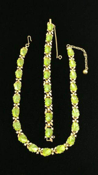 VINTAGE CROWN TRIFARI SIGNED Green Glass Pear Fruit Link Bracelet Necklace SET 4