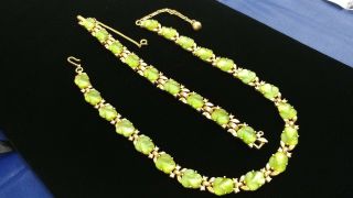 VINTAGE CROWN TRIFARI SIGNED Green Glass Pear Fruit Link Bracelet Necklace SET 6