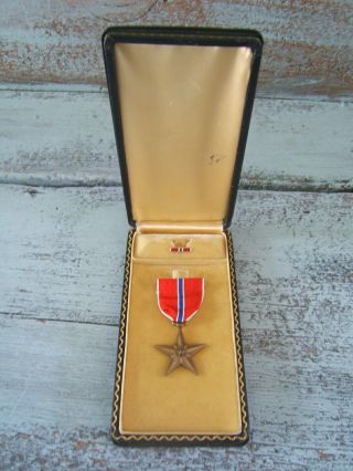 Vintage Us Military Bronze Star Medal And Pin In Case