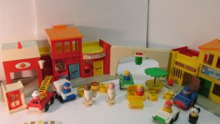Vintage 1973 Fisher Price Play Family Village Playset 997 T2577