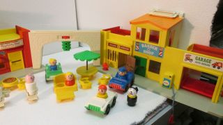 Vintage 1973 Fisher Price Play Family Village Playset 997 t2577 2