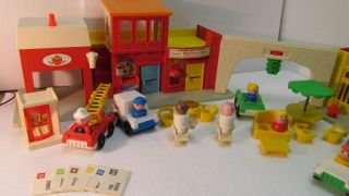 Vintage 1973 Fisher Price Play Family Village Playset 997 t2577 3