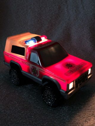 Vintage Buddy L Rescue Fire Truck Lights up and Sounds 1989 2