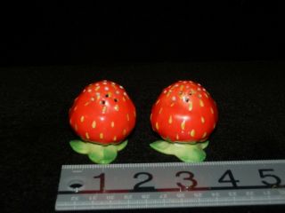 Vintage Strawberry Salt and Pepper Shakers 2