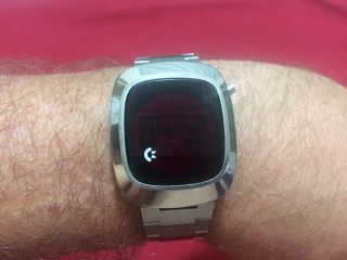 COMMODORE AUTHENTIC VINTAGE 1970s RED DISPLAY LED WATCH 2