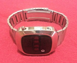 COMMODORE AUTHENTIC VINTAGE 1970s RED DISPLAY LED WATCH 6