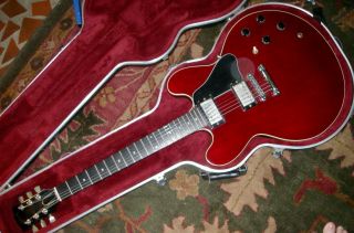 RARE Model 1989 - 90 Gibson ES - 335 Studio Wine Red With No F - Holes & Case 3