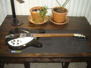 Rickenbacker 330,  With Hard Case,  Usa,  Black,  Vintage 1990 Electric Guitar