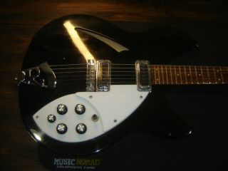 Rickenbacker 330,  with Hard Case,  USA,  Black,  Vintage 1990 Electric Guitar 2