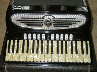 Vintage GIULIETTI model MF.  115 Handcrafted PRO PLAYER Accordion w/Case 2