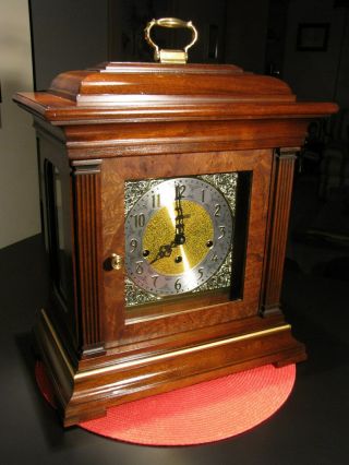 Stunning Vintage Howard Miller Triple Chime Mantle Clock 8 - Day Key Wind,